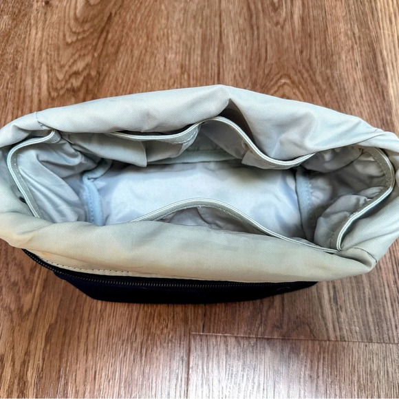 Everlane ReNew Transit Catch-All Case in Navy Blue - Picture 3 of 5